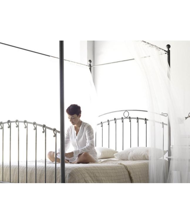 Lit baldaquin Sofia en fer forgé haut de gamme. Meuble pour la chambre. Le Monde du Lit
