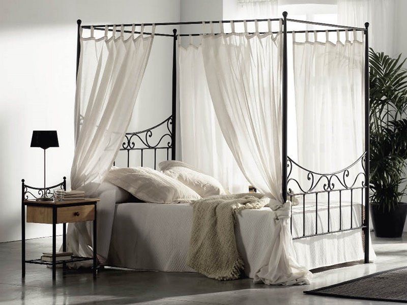 Lit baldaquin Conos en fer forgé haut de gamme. Meuble pour la chambre. Le Monde du Lit