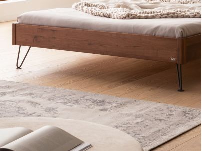 Lit Lugano en noyer massif haut de gamme de notre collection LOUNGE