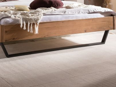 Lit Fossoli en chêne noueux naturel massif haut de gamme de notre collection LOUNGE