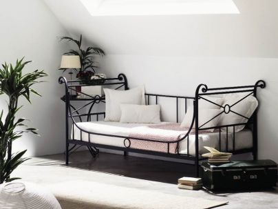 Banquette Atenas en fer forgé haut de gamme. Meuble pour la chambre. Le Monde du Lit