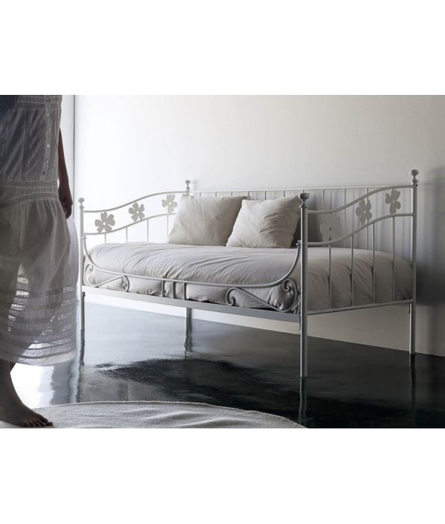 Banquette Lino en fer forgé. Meuble design pour la chambre. Le Monde du Lit