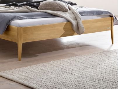 Lit Busseto en chêne bright massif haut de gamme de notre collection LOUNGE