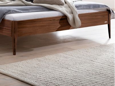 Lit Busseto en noyer massif haut de gamme de notre collection LOUNGE