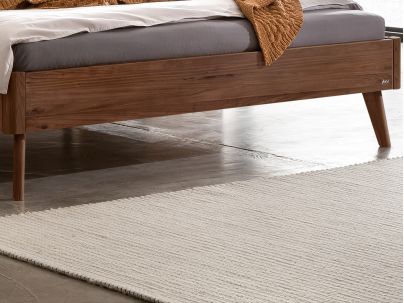 Lit Fabro en noyer massif haut de gamme de notre collection LOUNGE