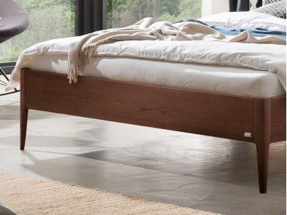 Lit Fanano en noyer massif haut de gamme de notre collection LOUNGE