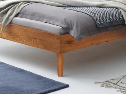 Lit Calvari en chêne noueux naturel massif haut de gamme | Le Monde du Lit