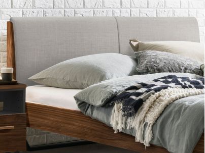 Lit Pietro bois et métal de style industriel - Lit en noyer massif - Le Monde du Lit