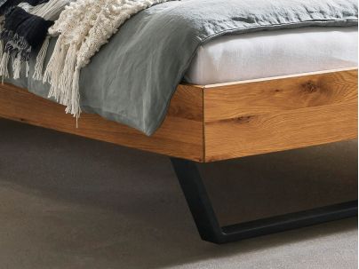 Lit Sariano en chêne noueux naturel massif haut de gamme, en bois massif | Le Monde du Lit