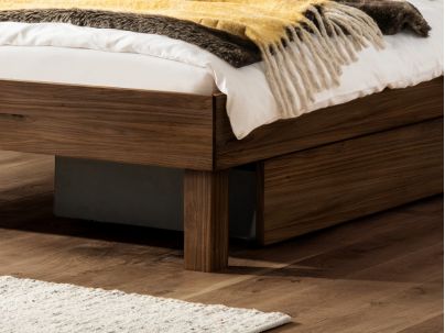 Lit Anna en noyer massif | Le Monde du Lit