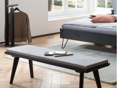 Banc Oak Sola en chêne sauvage massif, Hasena fabricant Suisse. Meuble pour la chambre