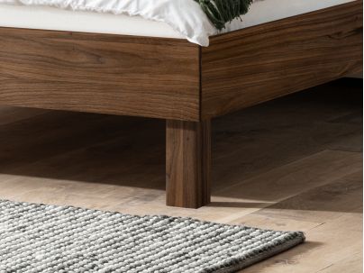 Lit Basico en noyer massif | Le Monde du Lit