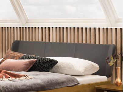 Lit Adriano en bois de chêne fabriqué par Hasena