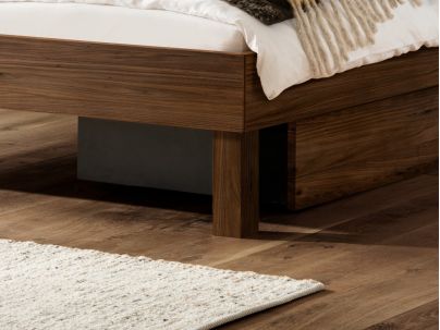 Lit Chiara en noyer massif | Le Monde du Lit
