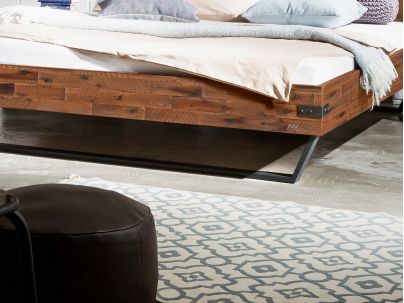 Lit Ezzo en acacia vintage brown massif | Le Monde du Lit