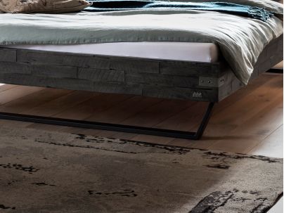 Lit Ezzino en acacia vintage grey massif | Le Monde du Lit
