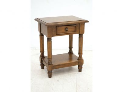 Chevet Venise en hévéa massif de qualité. Meuble en bois massif pour la chambre. Le Monde du Lit