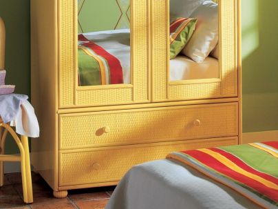 Armoire avec deux tiroirs et penderie