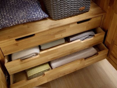 Armoire Louis 2 en chêne massif haut de gamme, meuble pour la chambre. Le Monde du Lit