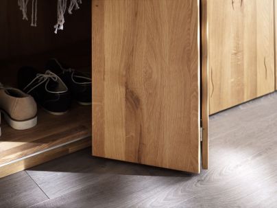 Armoire Léo 2 en chêne massif haut de gamme, meuble pour la chambre. Le Monde du Lit