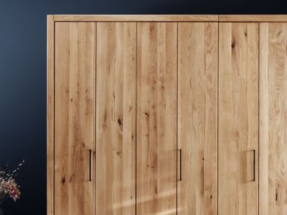 Armoire Léo 6 en chêne massif haut de gamme, meuble pour la chambre. Le Monde du Lit