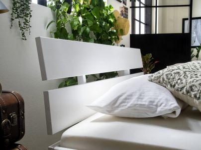 Lit Victor en épicéa massif haut de gamme, meuble pour la chambre. Le Monde du Lit