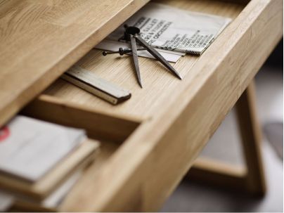 Bureau Nino en chêne massif haut de gamme, meuble pour la chambre. Le Monde du Lit