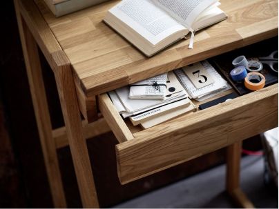 Bureau haut Nino en chêne massif haut de gamme, meuble pour la chambre. Le Monde du Lit
