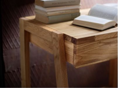 Bureau haut Nino en chêne massif haut de gamme, meuble pour la chambre. Le Monde du Lit