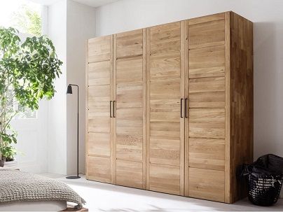 Armoire en bois massif