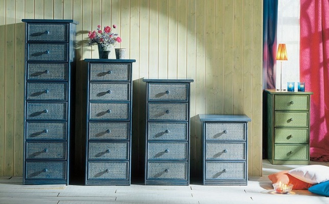 CHIFFONNIERS EN ROTIN