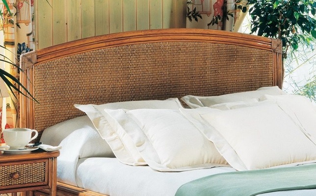 NOS TETES DE LIT EN ROTIN